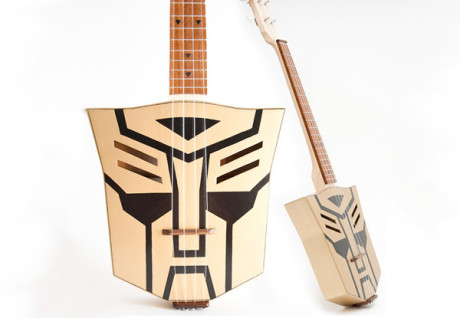 FOTO: autobotí ukulele
