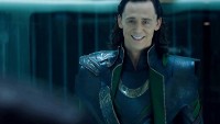 FOTO: Tom Hiddleston v Avengers