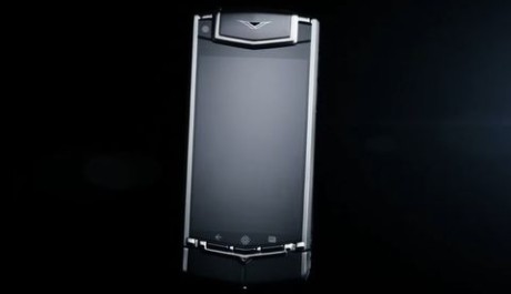 Vertu Ti je elegán, ale kromě hezké tvářičky toho tolik nenabídne. Zdroj: Vertu