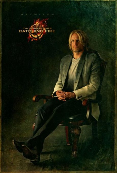 Alkoholik Haymitch s doposud nejjednodušším kostýmem. Zdroj: Universal Pictures
