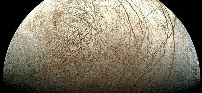 Snímek Europy pořízený sondou Galileo. Zdroj: NASA/JPL