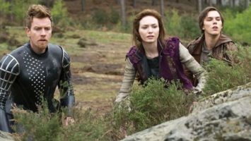 FOTO: Ewan McGregor, Eleanor Tomlinson a Nicholas Hoult ve filmu Jack a obři