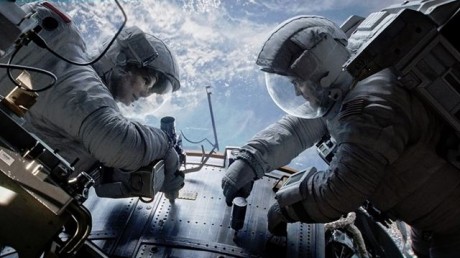 FOTO: Gravitace - George Clooney a Sandra Bullock - Warner Bros.