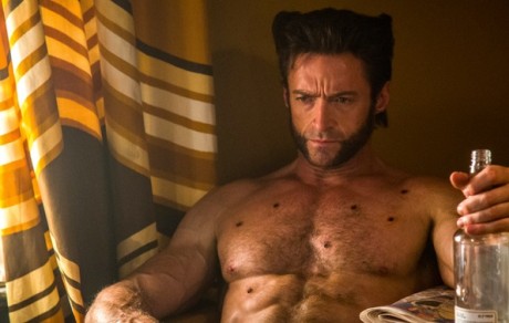 Wolverine si zklidňuje pocuchané nervy a tělo. Zdroj: 20th Century Fox