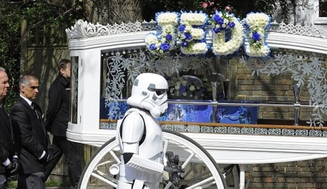 FOTO: Pohřeb Star Wars na přání chlapce