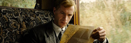 James Darcy ve snímku Atlas mraků. Zdroj: Warner Bros. Pictures