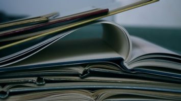Fantasy a sci-fi knihy, které číst o prízdninách