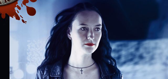 Anita Blakeová přichází již posedmnácté, aby s jedněmi monstry randila a se druhými bojovala. Zdroj: výřez knižní obálky.