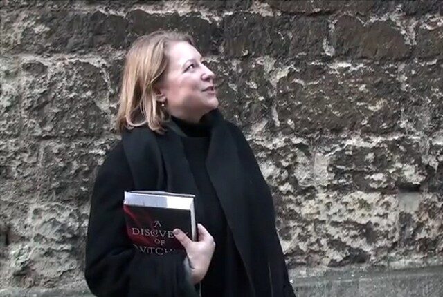 FOTO: Deborah Harknessová při provádění po Oxfordu