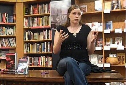 FOTO: Aprilynne Pikeová při autorském čtení knihy kouzlení