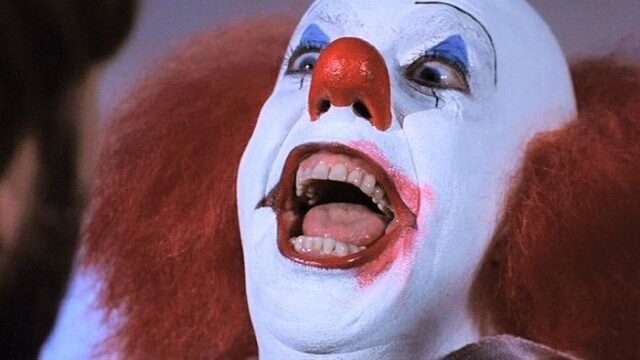 FOTO: Tim Curry v To