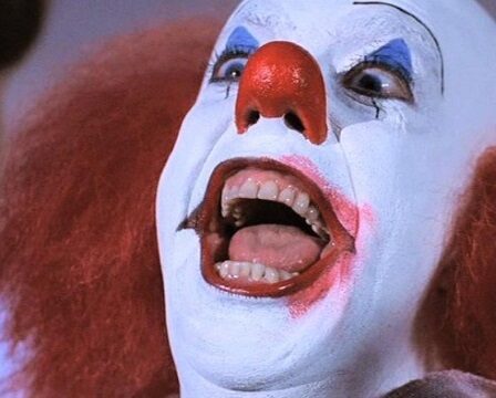 FOTO: Tim Curry v To