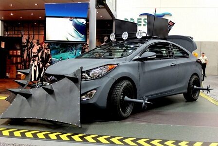 Hyundai automobil vybavený na boj s nemrtvými