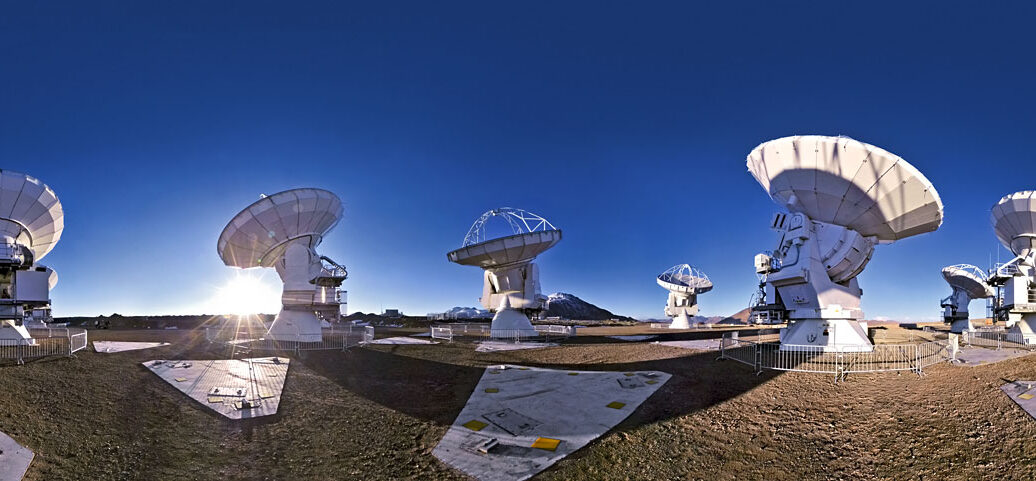 FOTO: Panoramtický snímek observatoře ALMA